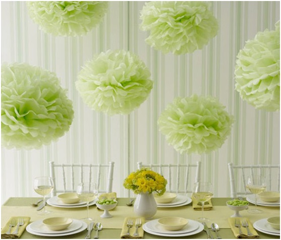 Tissue-Paper Pom-Poms Décor